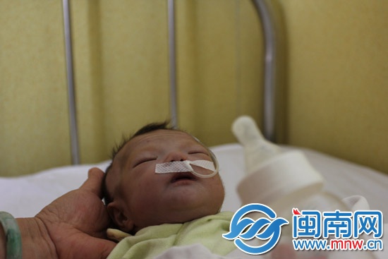 被弃的生病宝宝 还有我们心疼你