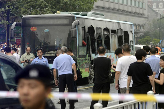 杭州发生公交车燃烧事件2