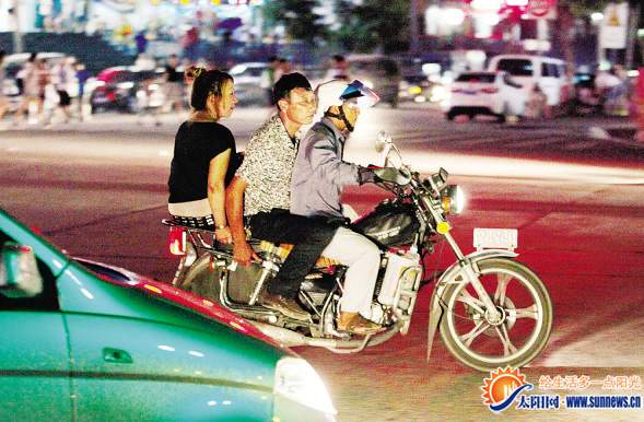 厦门摩托车多达35万辆 “禁摩”15年摩的载客很普遍