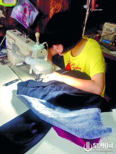 郑婉玲就常常帮爸妈缝纫衣服