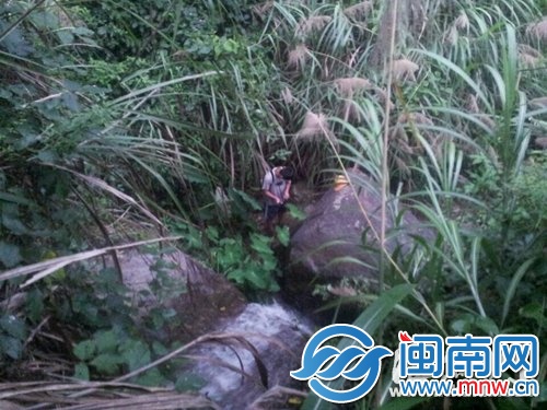 大学生被困山涧无法脱困