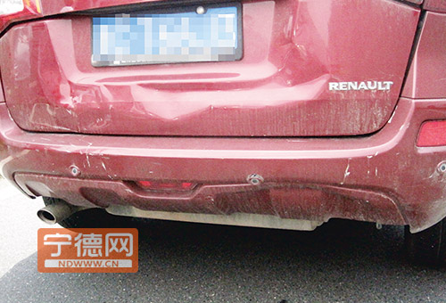沈海高速前方车为避探头突然刹车 后方车追尾2