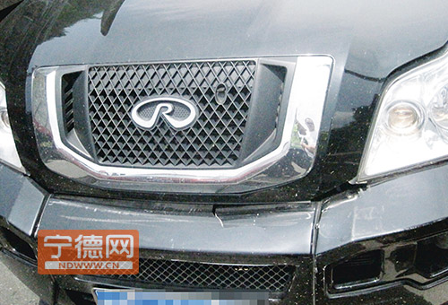 沈海高速前方车为避探头突然刹车 后方车追尾1