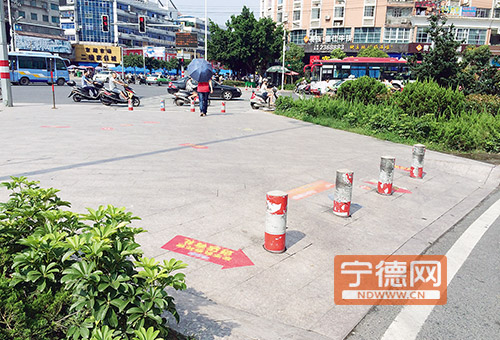 宁德市区地面成牛皮癣广告“重灾区”