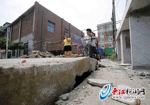 桥面凸起10多厘米