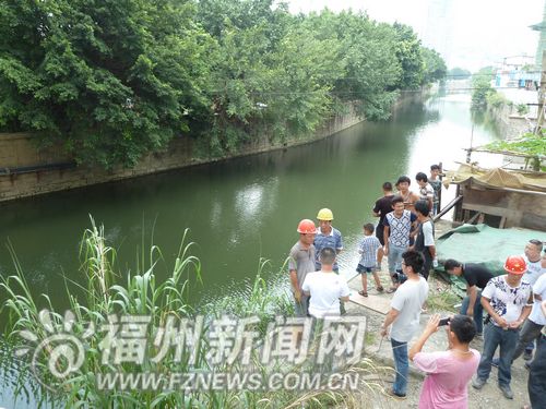 小孩落水的君竹民渠