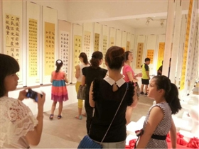 小学生书法作品展开幕