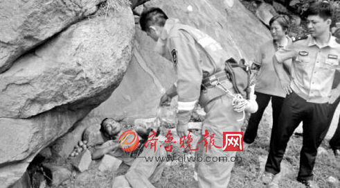 洪先生被发现的地方，是一个天然石窝