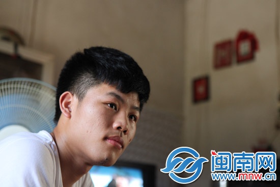 两位帅小伙的倔强青春2
