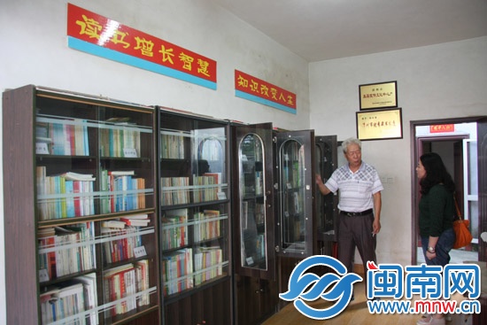 退休教师自建免费图书室1