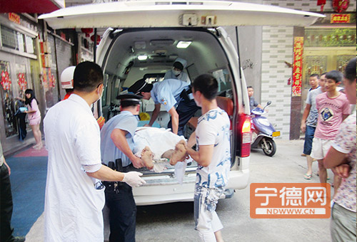 住宾馆听敲门声疑是警察 裸男六楼顺水管滑下跌伤3