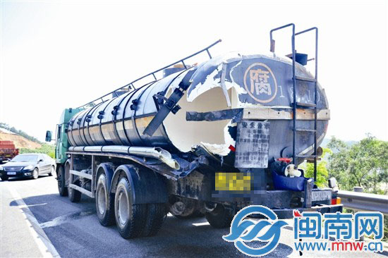 罐车在开往厦门的路上被撞