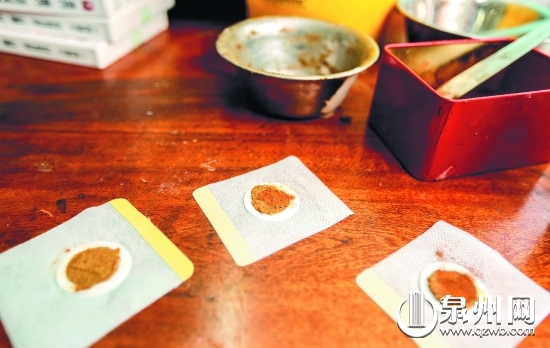 小小的“三伏贴”现在可以防治多种疾病，但药效因人而异