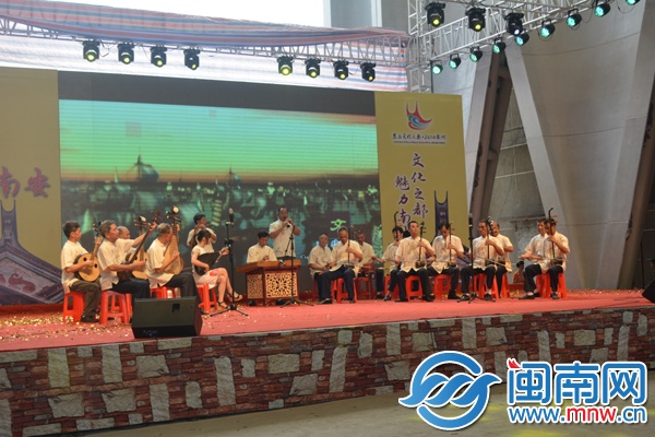 南安市官桥镇什音队表演现场
