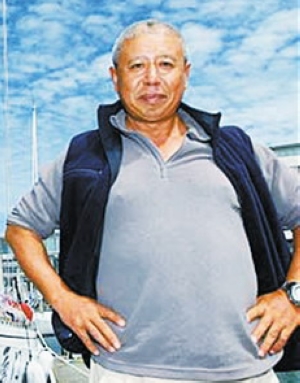 魏军曾驾帆船环游世界