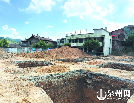 长基小学新校舍正在打地基