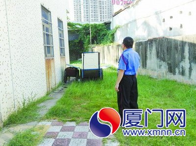 事发的偏僻草坪