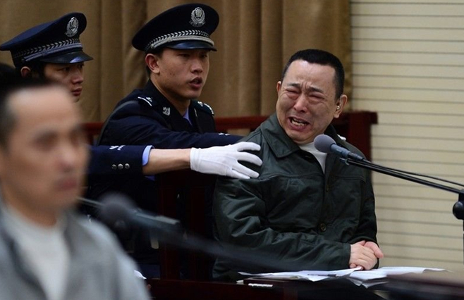 刘汉庭上情绪失控