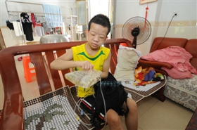 男孩蔡铧清患尿毒症
