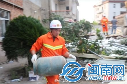 福清一民房凌晨倒塌多人被埋2