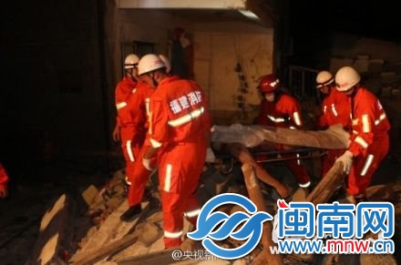 福清一民房凌晨倒塌多人被埋