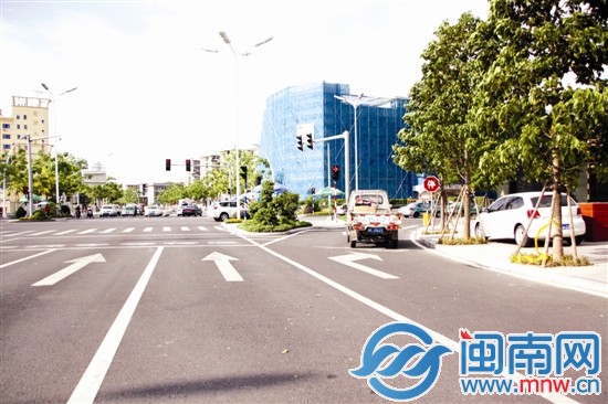 芝山南路右拐胜利路 要等红绿灯