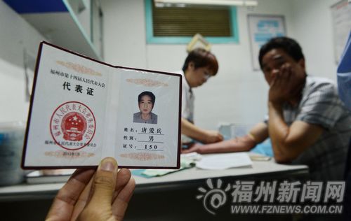 唐爱兵在医院抽血检测