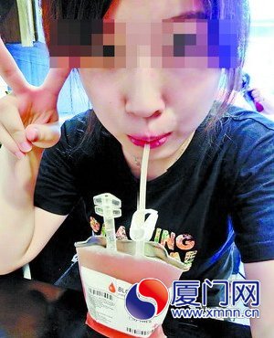 厦门一网友晒出扮演“吸血鬼”的照片