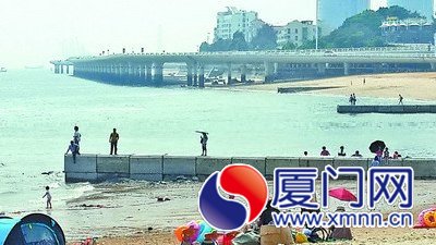 白城海域戏水的人多，没有救生员，自己要更加注意安全