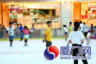 别看冰面上的工作很凉爽，巡冰员和教练压力都挺大
