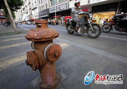 400米阳光路消防栓仅2个