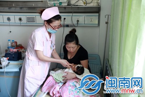 孩子接受雾化治疗时哇哇大哭