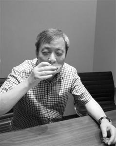 收藏家刘益谦拍2.8亿港元明成化鸡缸杯后用其喝茶