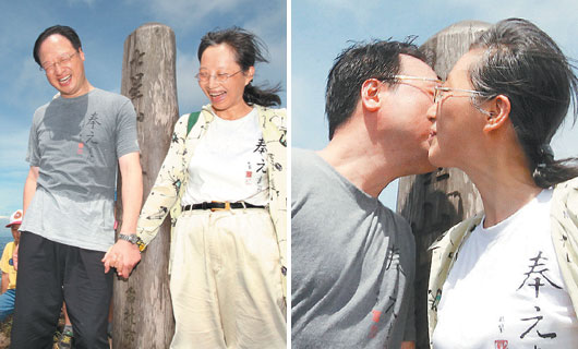 江宜桦（左）与太太李淑珍为九月登玉山做准备，昨天 