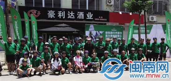 2800名漳州市民与喜力啤酒 一同建造爱心图书馆2