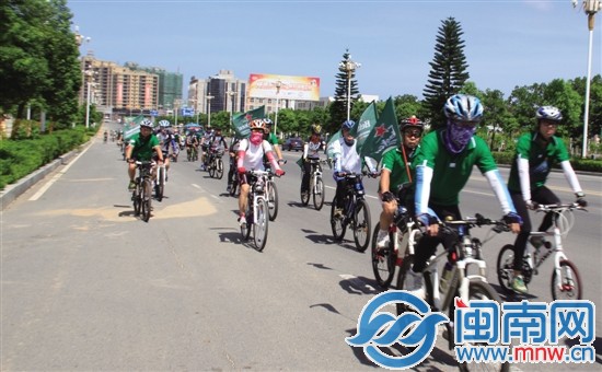 2800名漳州市民与喜力啤酒 一同建造爱心图书馆5