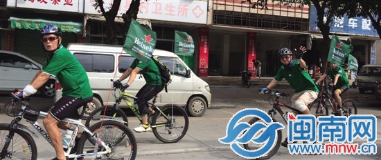 2800名漳州市民与喜力啤酒 一同建造爱心图书馆6
