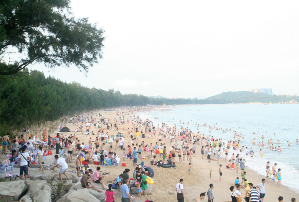 山岛“泡海水”