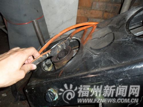 煤气灶的塑胶管被烧焦