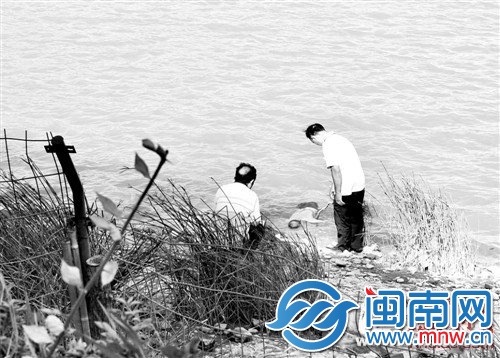 死者的遗体被打捞上岸