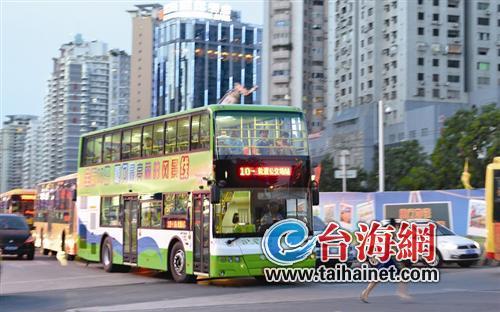 18辆LNG双层公交车正式投入10路运营