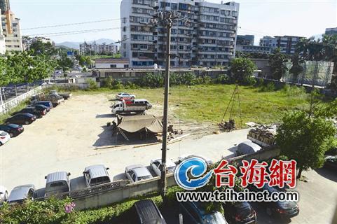 公交候车亭 全部更换新板凳