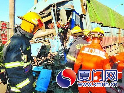 消防官兵来救援
