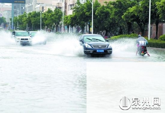昨日下午惠安惠崇公路部分路段积水较深