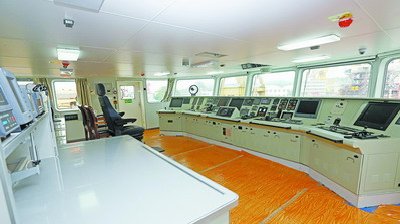“中国海警2115”驾驶台
