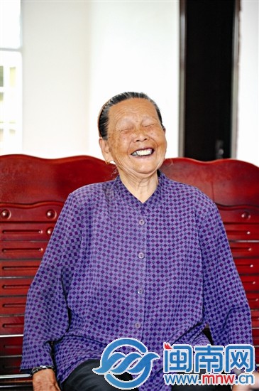 说起孙子们都考上大学了，沈阿婆开心地笑了