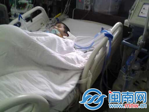 小少航住进重症病房，医院下了病危通知