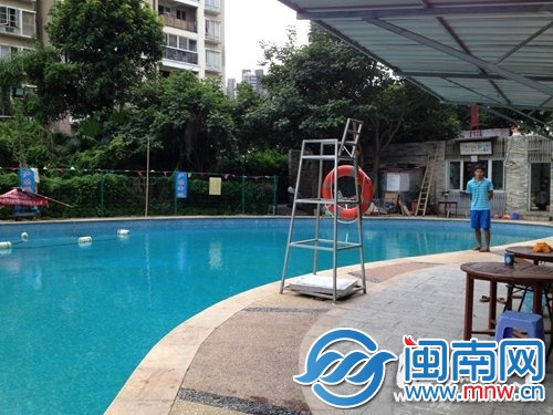事发的彪扬游泳馆深水区水深1.7米jpg