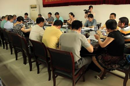 南安市张小红副市长（中）莅临闽台农产品市场 (1)