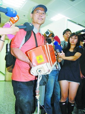 失事飞机黑匣子由专人送回台北